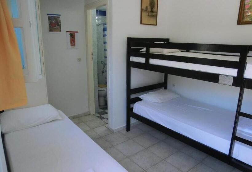ベーシックトリプルルーム, Santorini Camping & Hostel