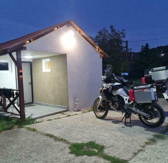 标准间, Conacul Ancuței   Sweet Home