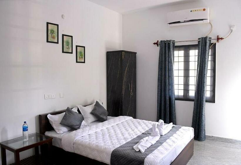 اتاق لوکس با بالکن, Sizzling Inn Pondy