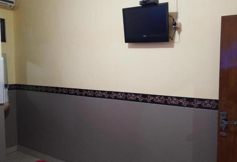 اتاق استاندارد, Halfway House