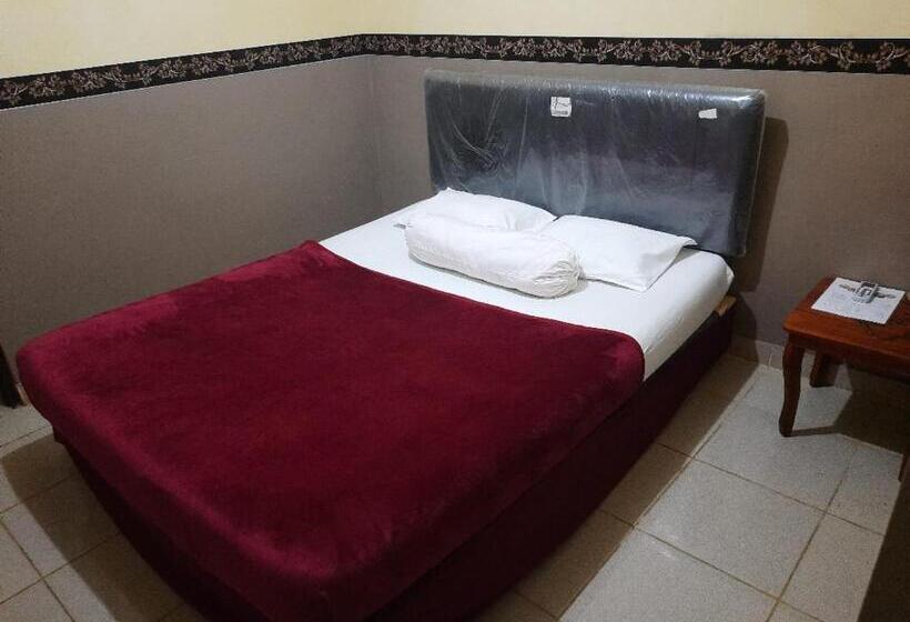 اتاق اکونومی, Halfway House