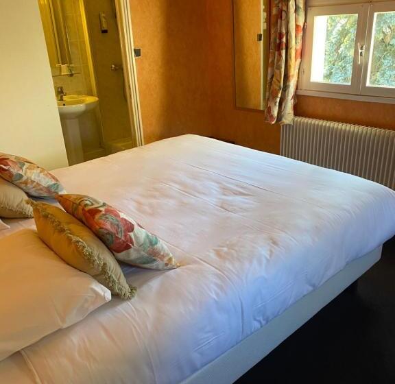 Номер Стандарт, Hostellerie Du Chateau
