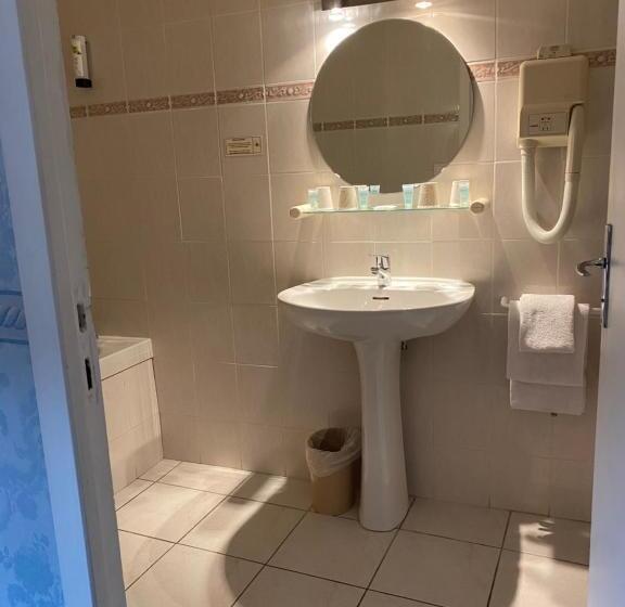 Четырехместный Номер Стандарт, Hostellerie Du Chateau