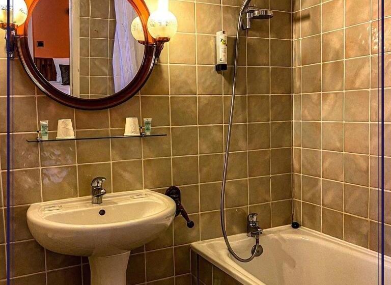 Номер Стандарт Трехместный, Hostellerie Du Chateau