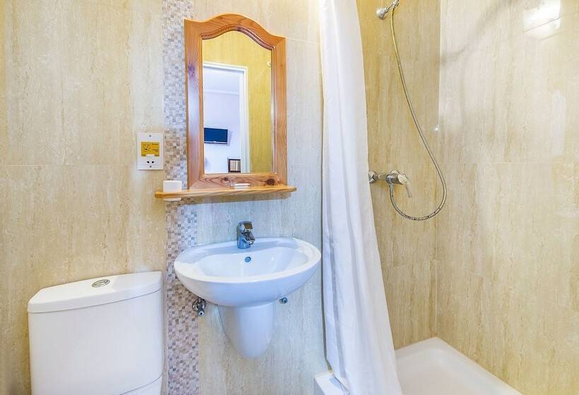 اتاق استاندارد سه نفره, Lantern Guest House