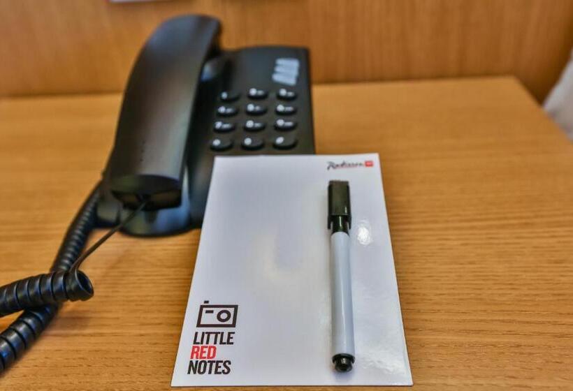 اتاق خانوادگی تودرتو, Radisson Red Campinas