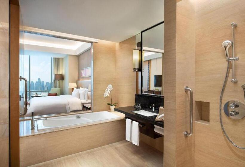 Номер Клуб Кровать Кинг, The Westin Jakarta