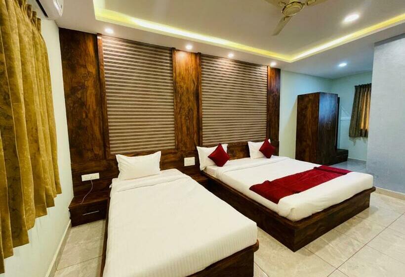 디럭스 트리플 룸, Staymaker Yashaswini Residency