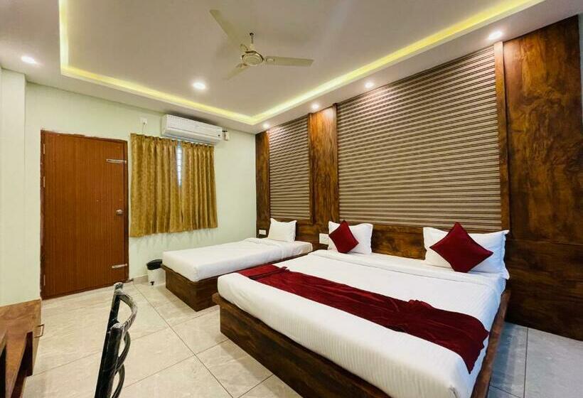 디럭스 트리플 룸, Staymaker Yashaswini Residency