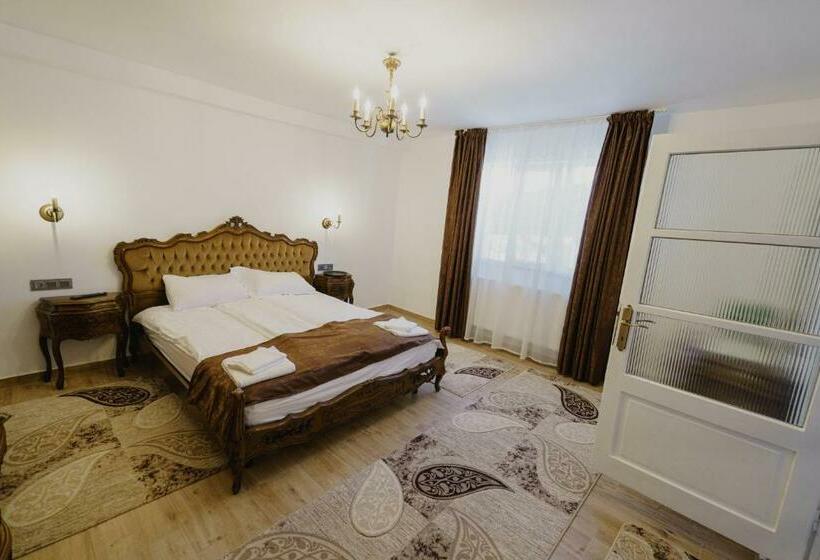 اتاق لوکس, Casa Baronului