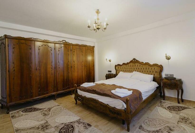 اتاق لوکس, Casa Baronului