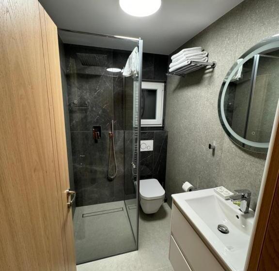 Номер Deluxe, Pensiune Restaurant Pizzerie 2 Păuni