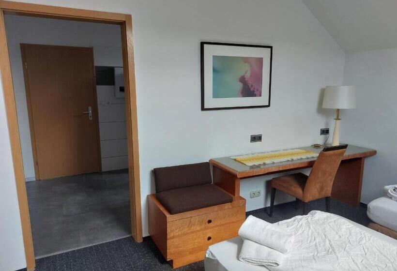 标准三人间, Gästezimmer Gasthof Becker