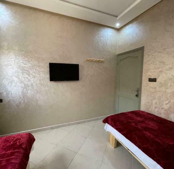 غرفة قياسية حمام مشترك, Hôtel Bahnini