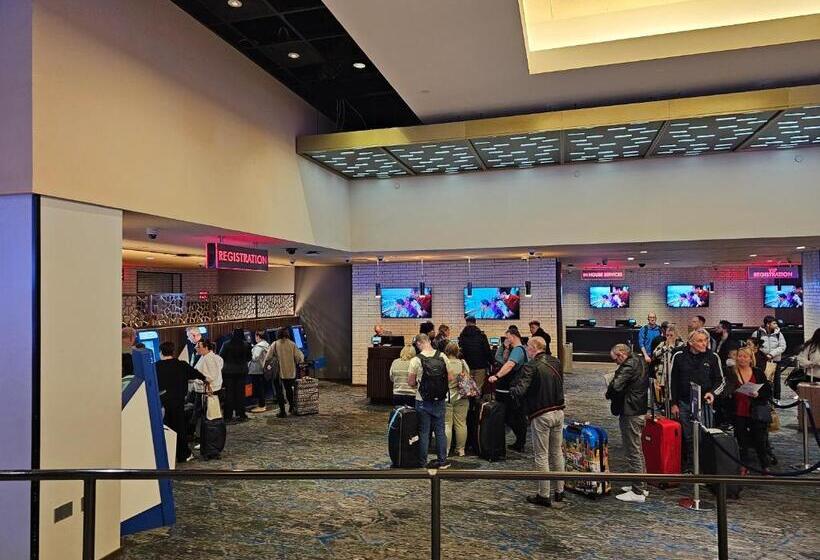 اتاق پریمیوم چهارنفره, Center Spot Unit Strip Las Vegas