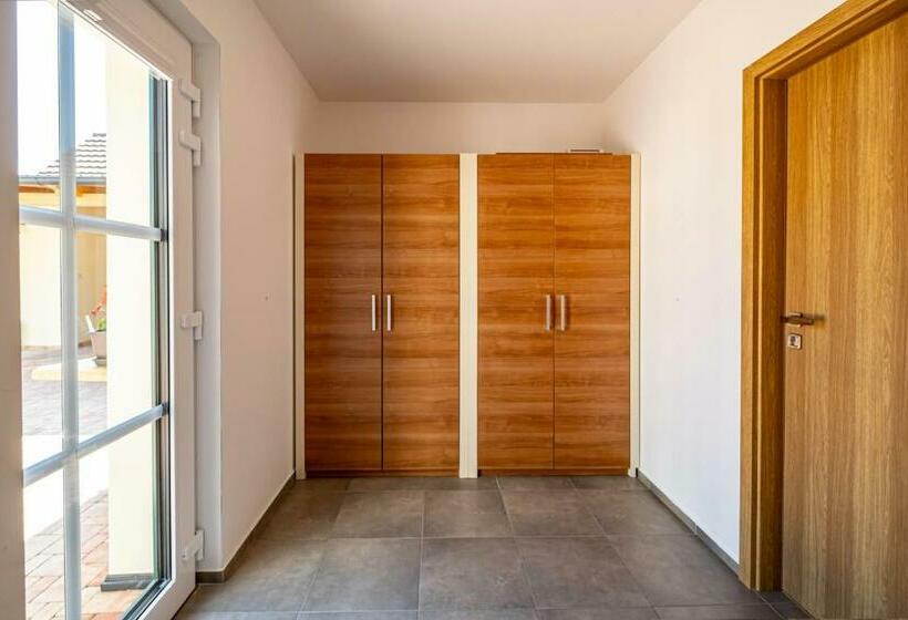 Апартаменты 2 Спальни, U Katalpy