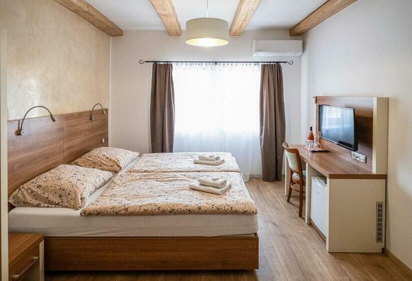 Апартаменты 2 Спальни, U Katalpy