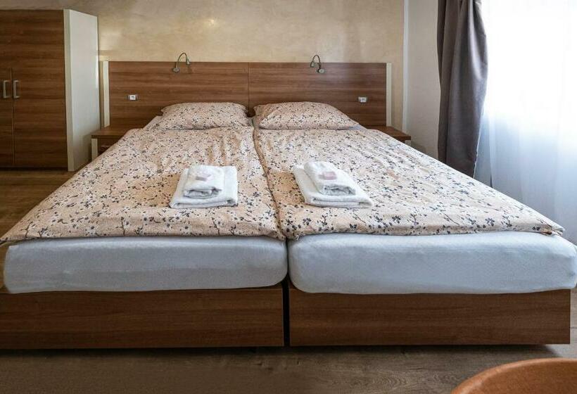 Апартаменты 2 Спальни, U Katalpy