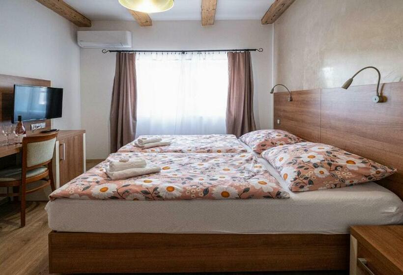 Апартаменты 2 Спальни, U Katalpy
