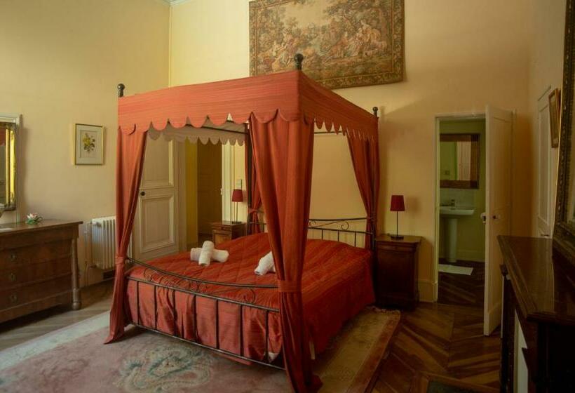 Семейный Номер Вид на Сад, Chateau De Rhodes