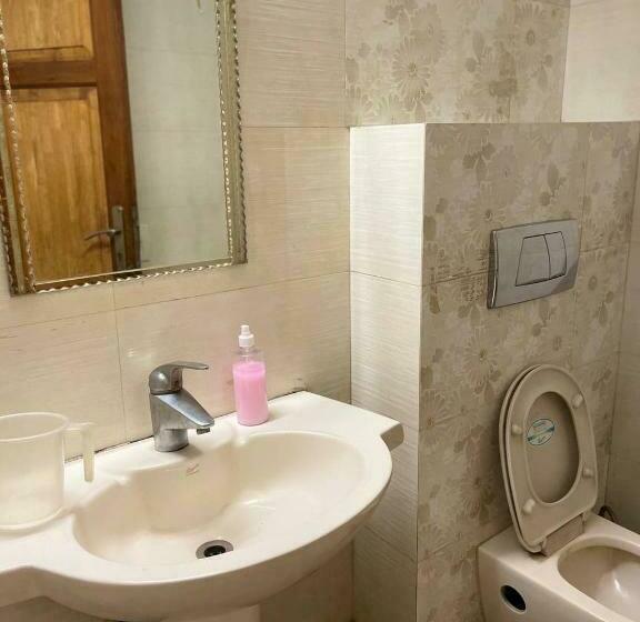 اتاق استاندارد با بالکن, Lutyens Villa Guest House Rooms