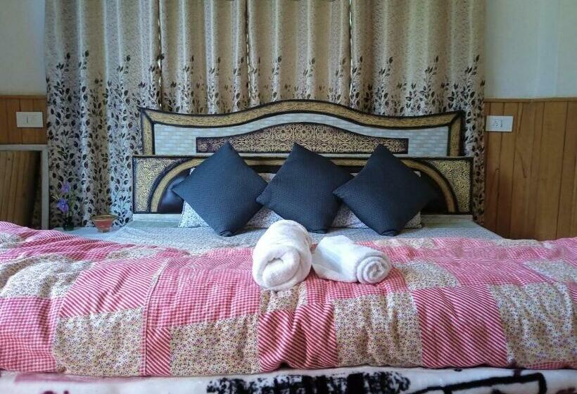 Номер Стандарт, Alpine Lodge And Stays