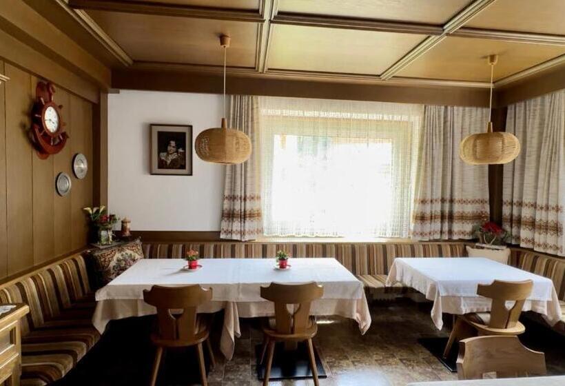 Стандартный внешний трехместный номер с ванной комнатой, B&b & Apartments Gasser