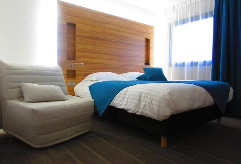 Номер Стандарт Трехместный, Brit Hotel & Spa Saint Brieuc Plérin