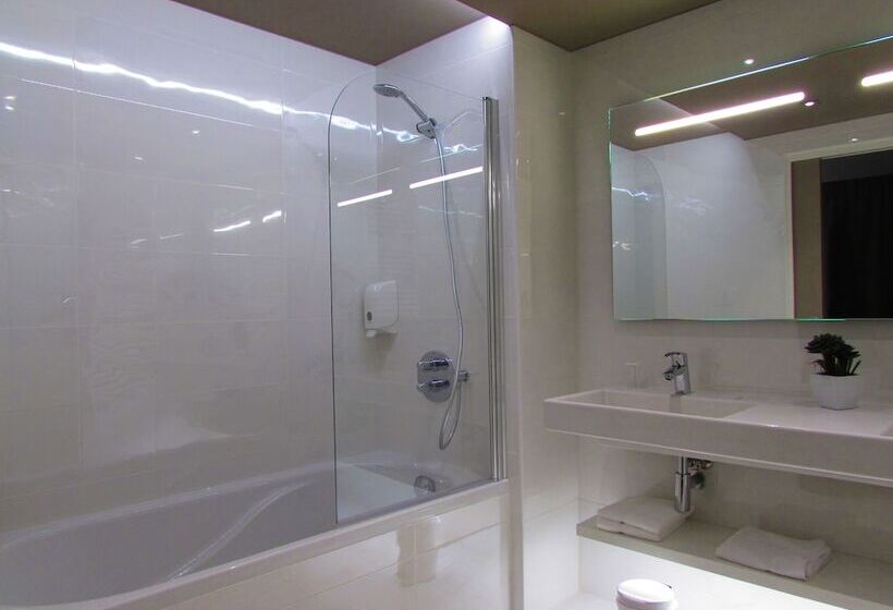 Люкс, Brit Hotel & Spa Saint Brieuc Plérin