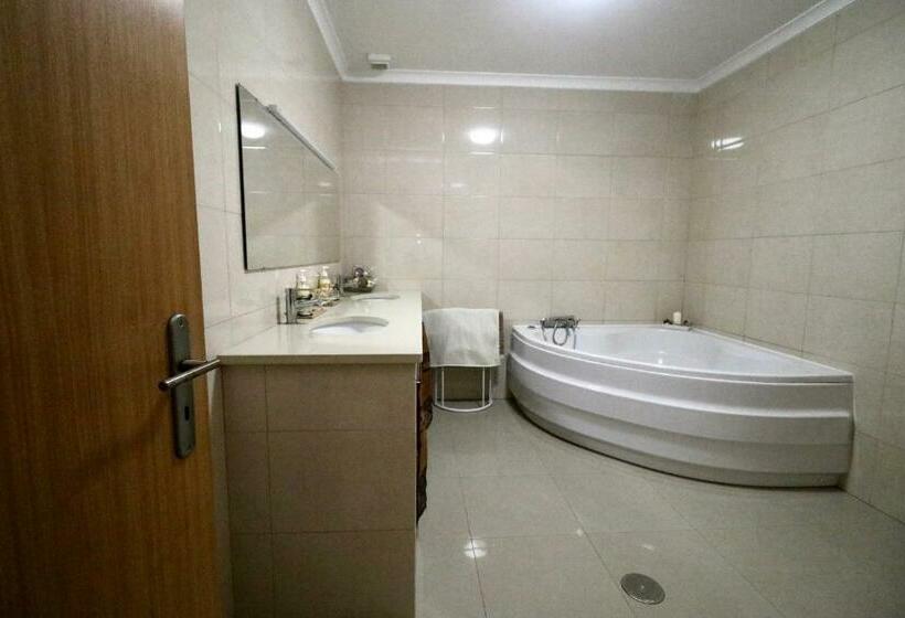 Люкс, West Spring House