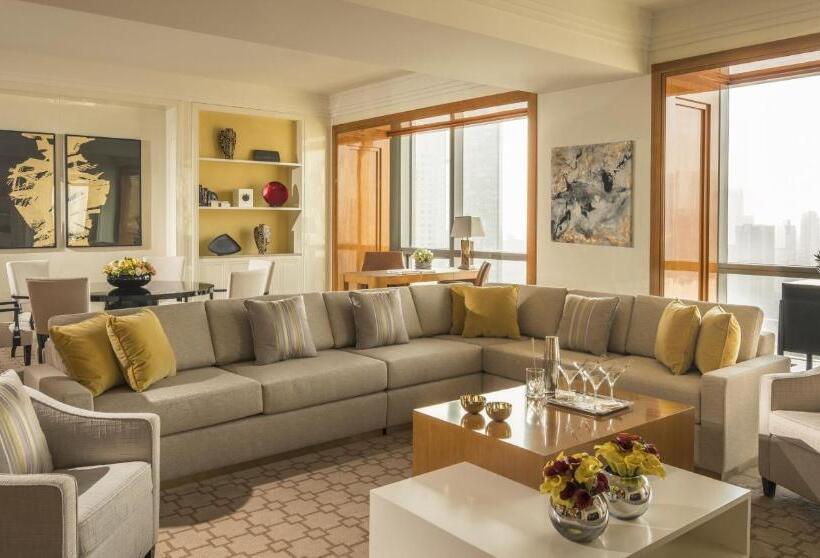 מיטת קינג בסוויטה, Four Seasons Hotel Tianjin