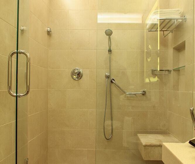سوییت اجرایی, Thousand Nights Hotel Amman