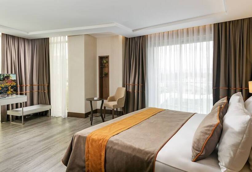 سوییت لوکس, B Business Hotel & Spa