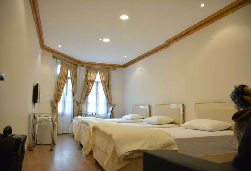 标准三人间, Seybils Otel