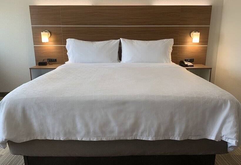 스위트, Holiday Inn Express & Suites Moore, An Ihg