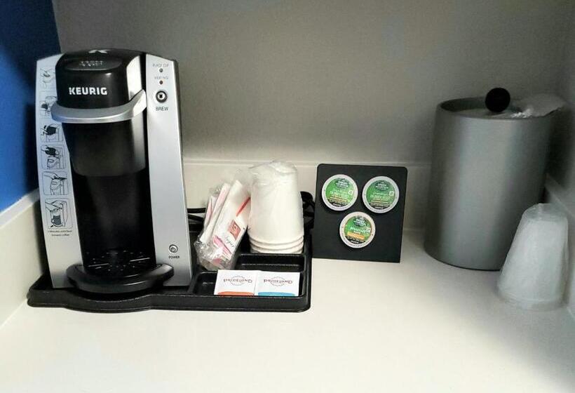 스위트 킹사이즈 침대, Holiday Inn Express & Suites Moore, An Ihg