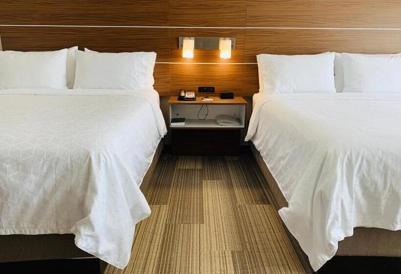 스위트, Holiday Inn Express & Suites Moore, An Ihg