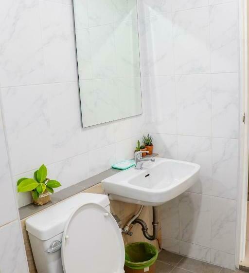 اتاق لوکس با بالکن, S2 Airport Residence