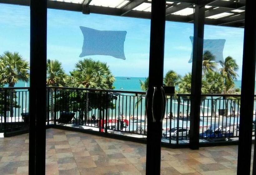 스탠다드 룸 공동 욕실, The Bedrooms Hostel Pattaya