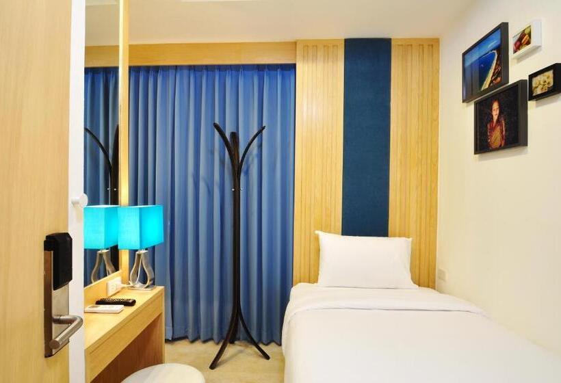 스탠다드 룸 공동 욕실, The Bedrooms Hostel Pattaya
