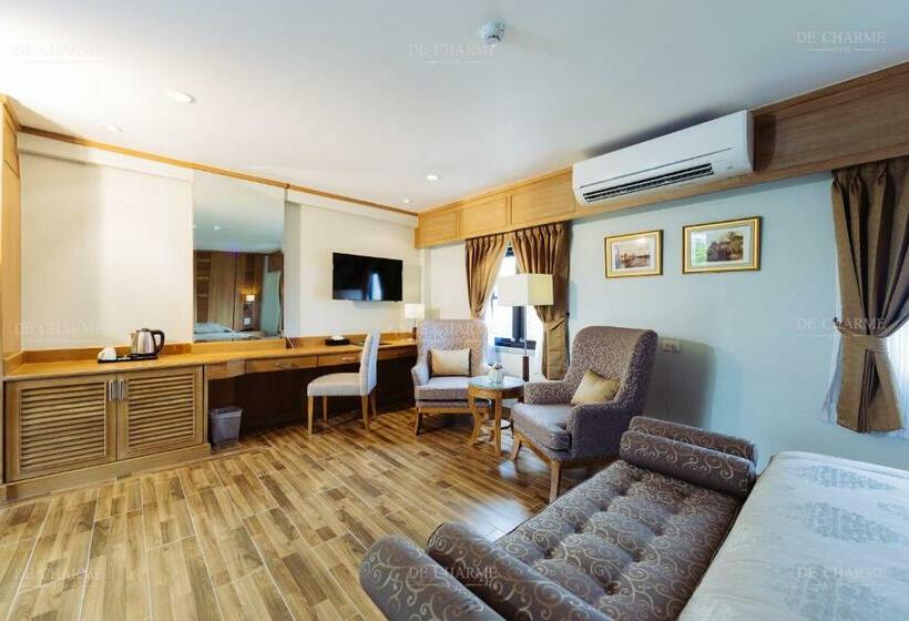 سوییت جونیور, Decharme Hotel Sha Plus