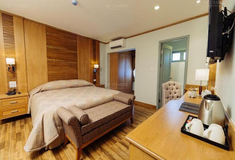 سوییت جونیور, Decharme Hotel Sha Plus