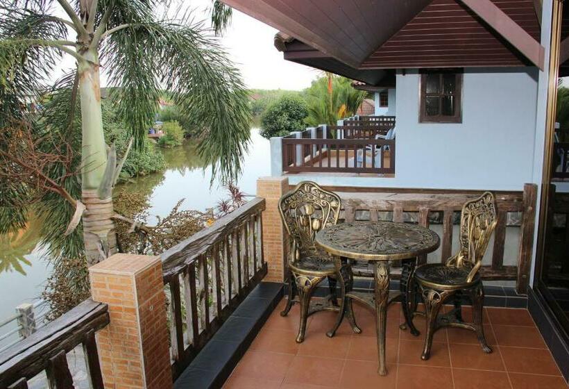 اتاق استاندارد سه نفره, Baanrimnam Resort Trat