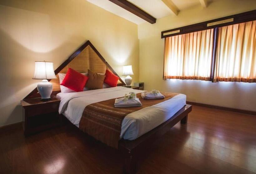Вилла 3 Спальни, Natural Park Resort Pattaya