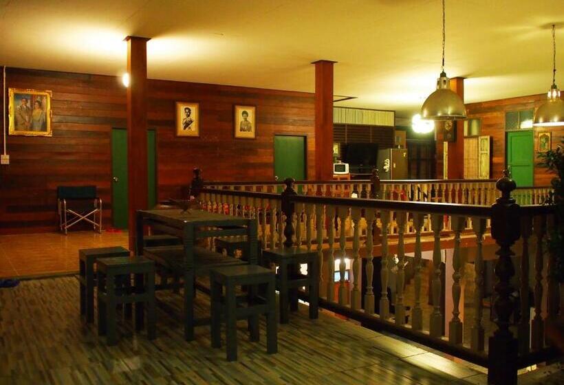 バルコニー付きスタンダードルーム, Chommuang Guest House