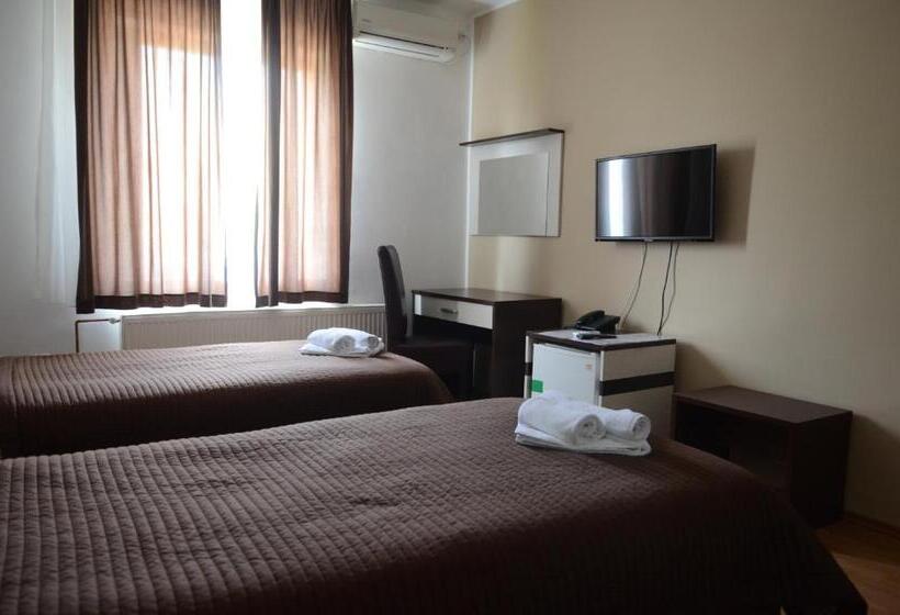 اتاق خانوادگی, Garni Hotel Lion