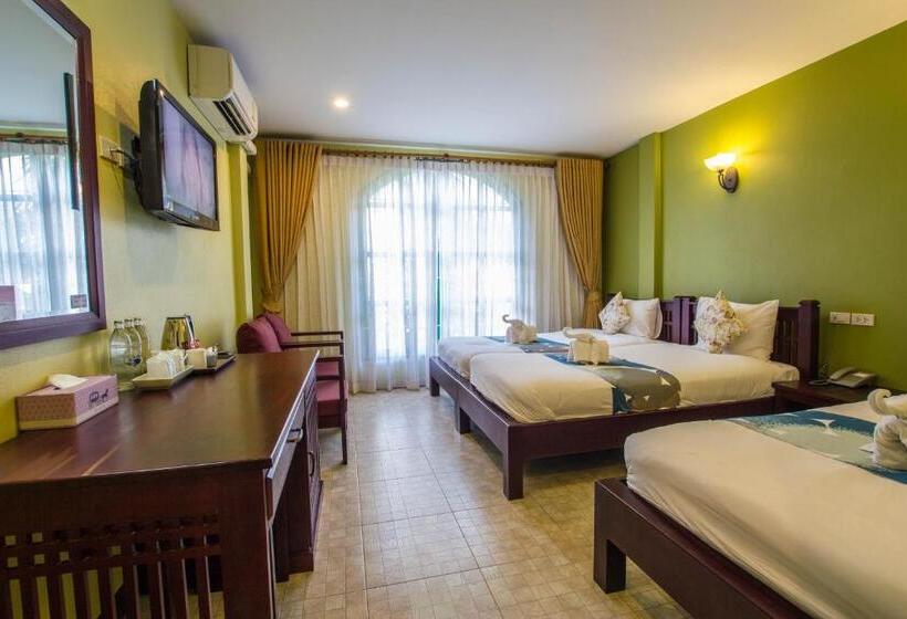اتاق لوکس سه تخته, La Villa Boutique