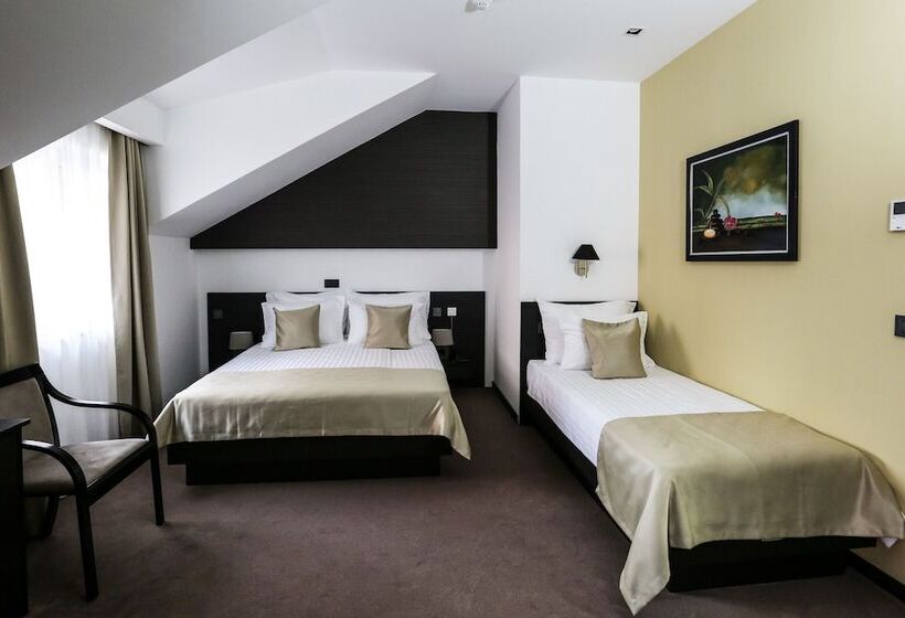 اتاق استاندارد سه نفره, Garni Hotel Zen