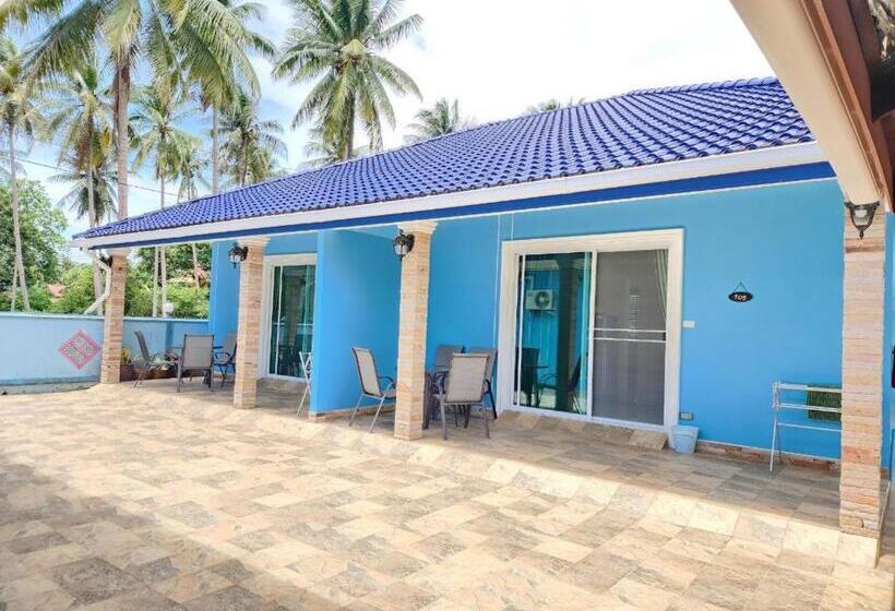 Полулюкс Вид на Бассейн, Blue Beach Bungalow