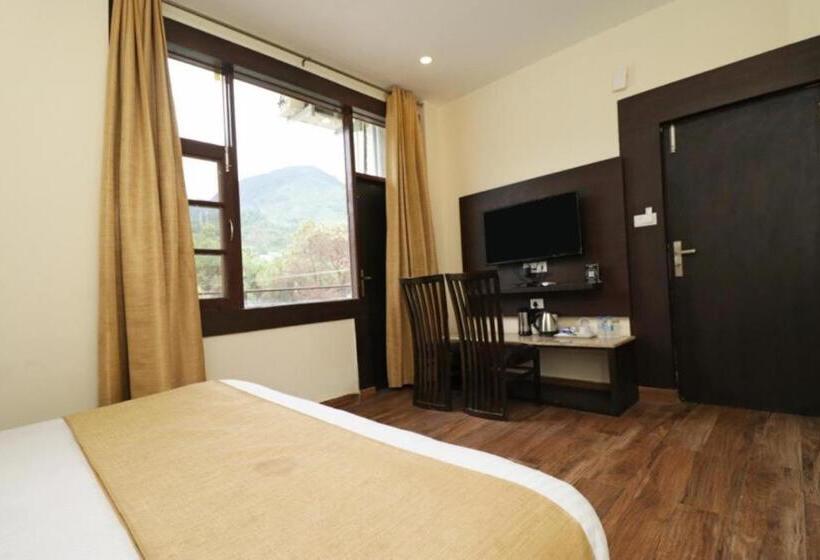 발코니 디럭스 룸, Super Townhouse Dharamshala Near Norbulingka Institute
